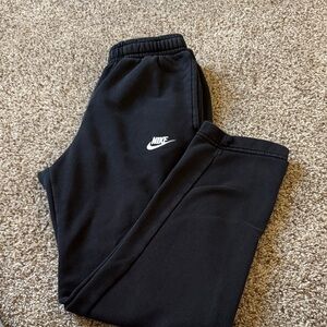 NIKE STANDARD FIT SWEATPANTS